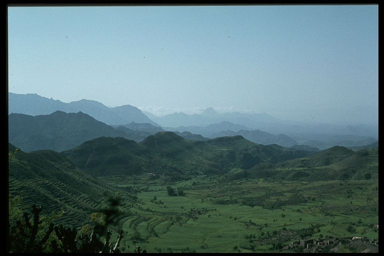 Lower Yemen, from Ba`dan towards the Qa`taba plain, 1974 (Mundy)